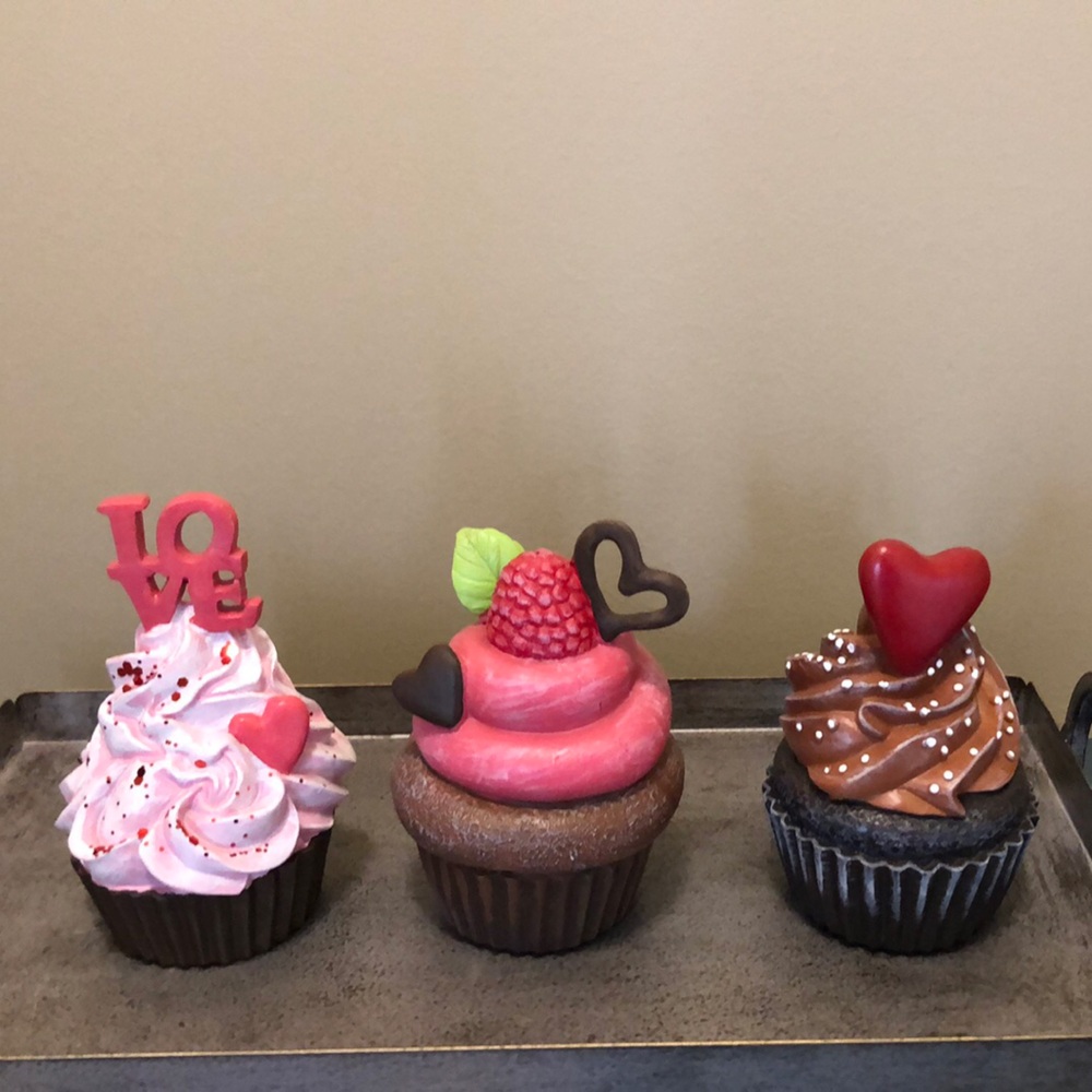 Decorative Cupcake Trio with Pink and Brown Accents